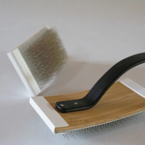 Flick carder/cleaning brush